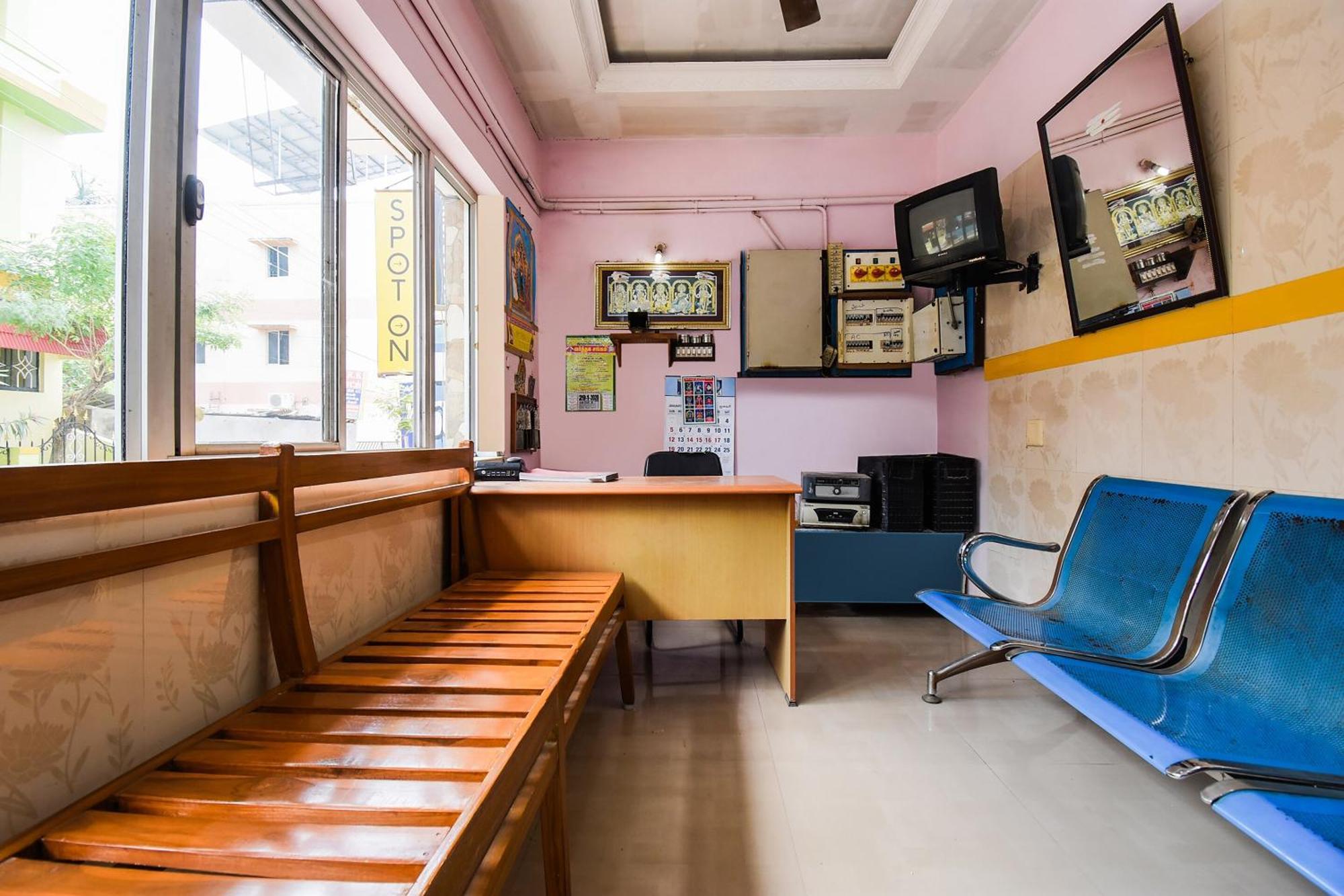 Hotel O K.S.Lodge Tribhuvanam Екстериор снимка
